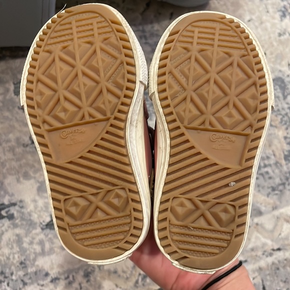 Toddler Converse booties size 5 - Picture 4 of 4